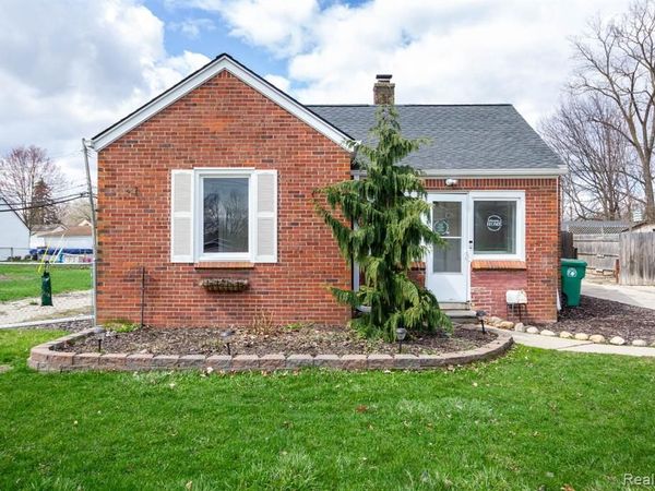 1147 Harrison Avenue, Garden City, MI 48135