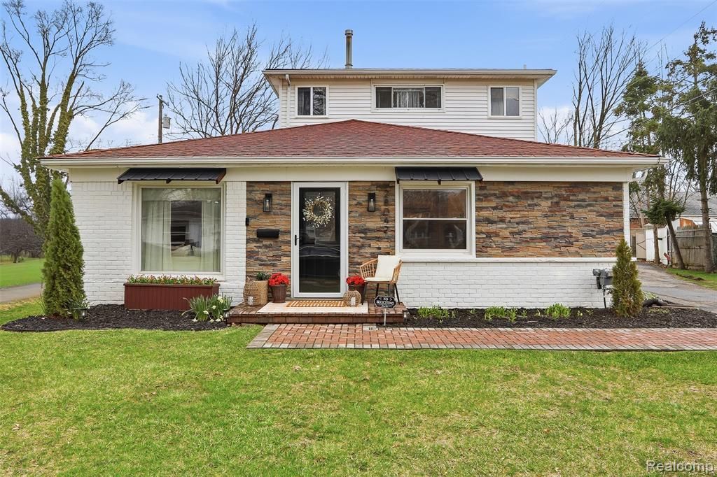 28042 Brentwood Street, Southfield, MI 48076 Main Photo