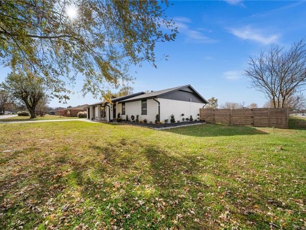 1822 Daisy Circle , Lowell, AR 72745