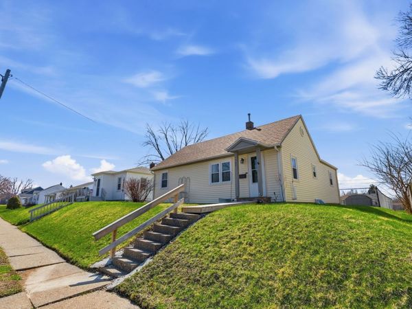 1507 W 38th Street , Davenport, IA 52806