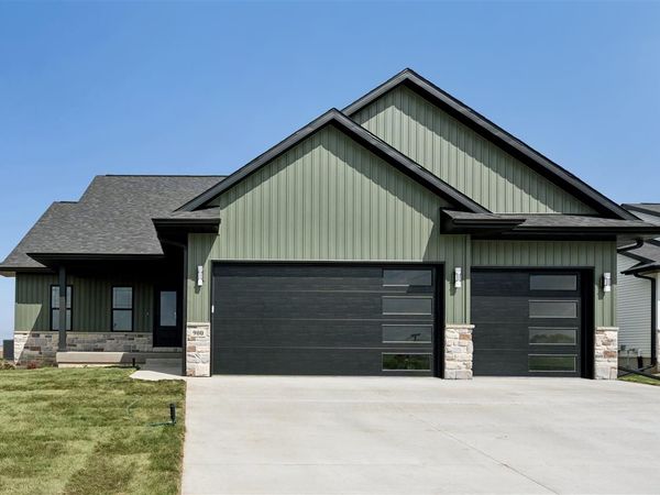900 Crestview Drive, Solon, IA 52333