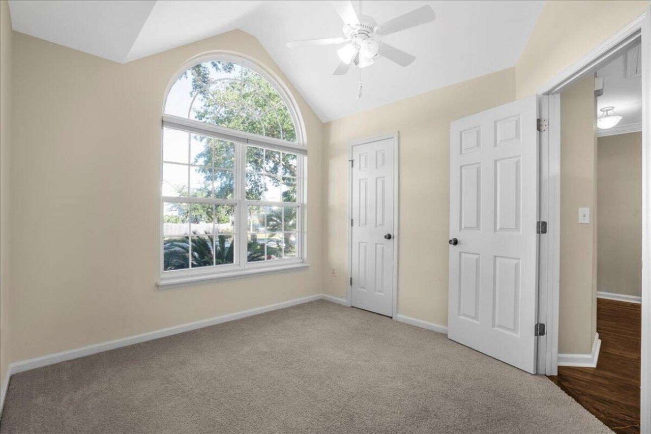 939 Clearspring Drive Photo 8