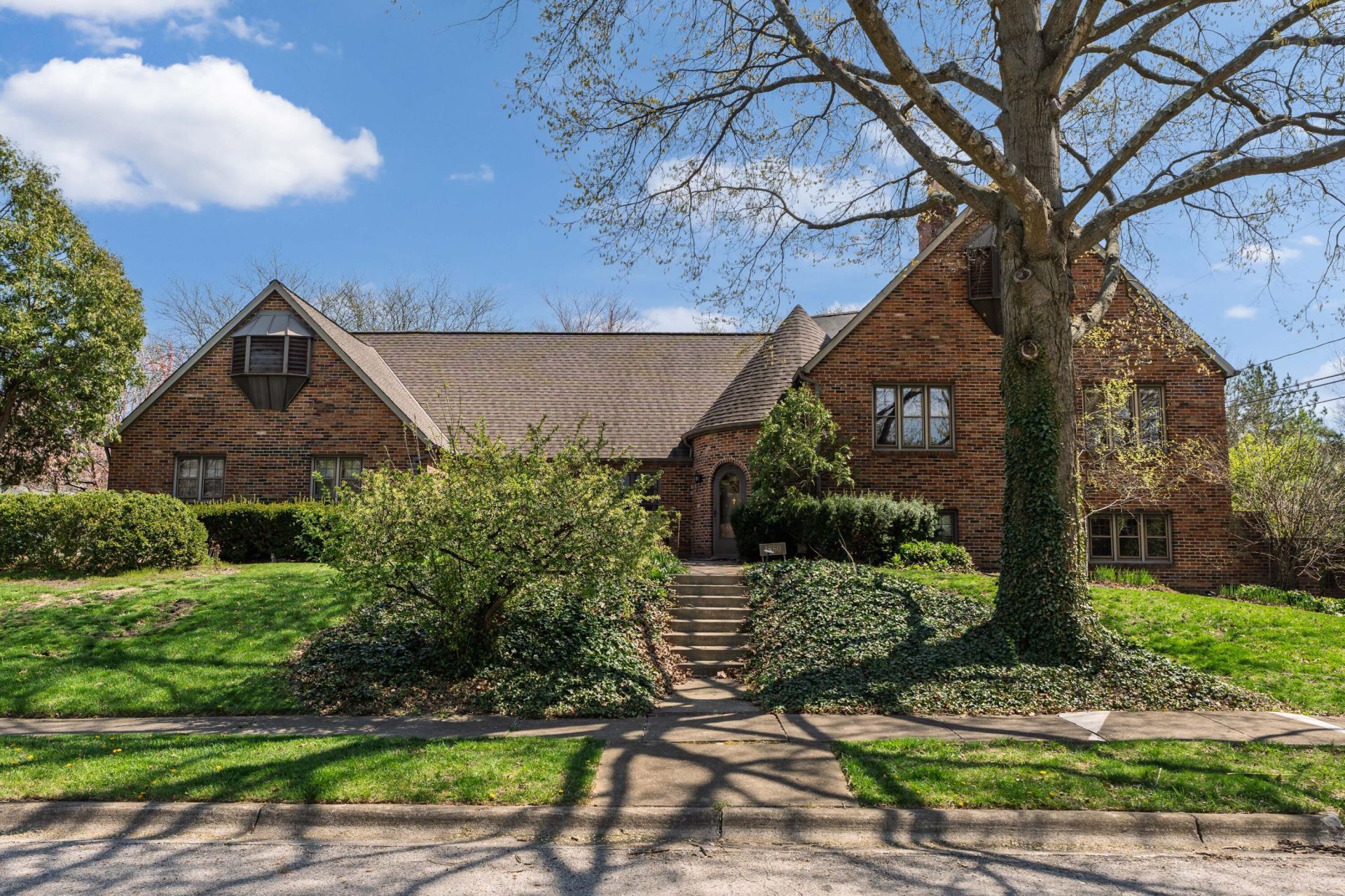 4360 Woodhall Road , Columbus, OH 43220 Main Photo