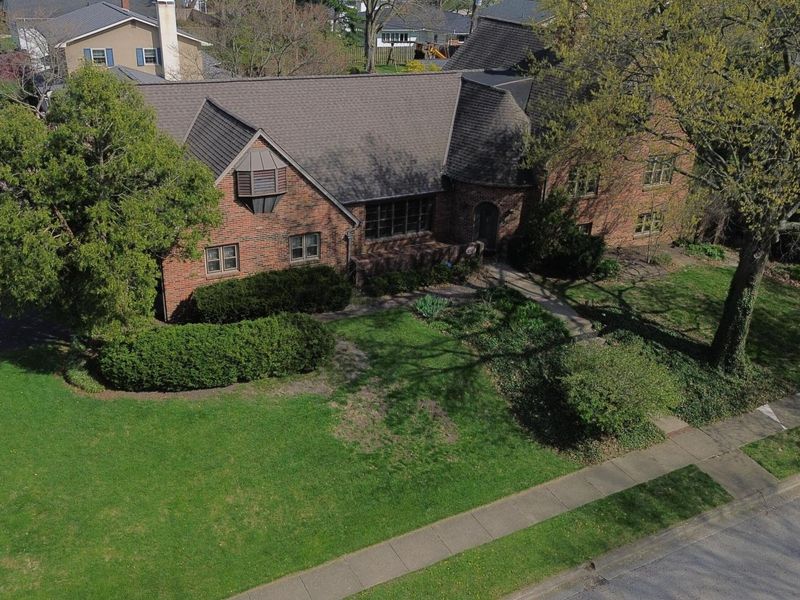 4360 Woodhall Road , Columbus, OH 43220 Photo 2