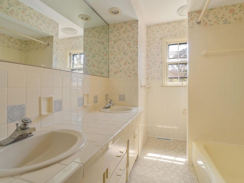 4360 Woodhall Road , Columbus, OH 43220 Photo 29