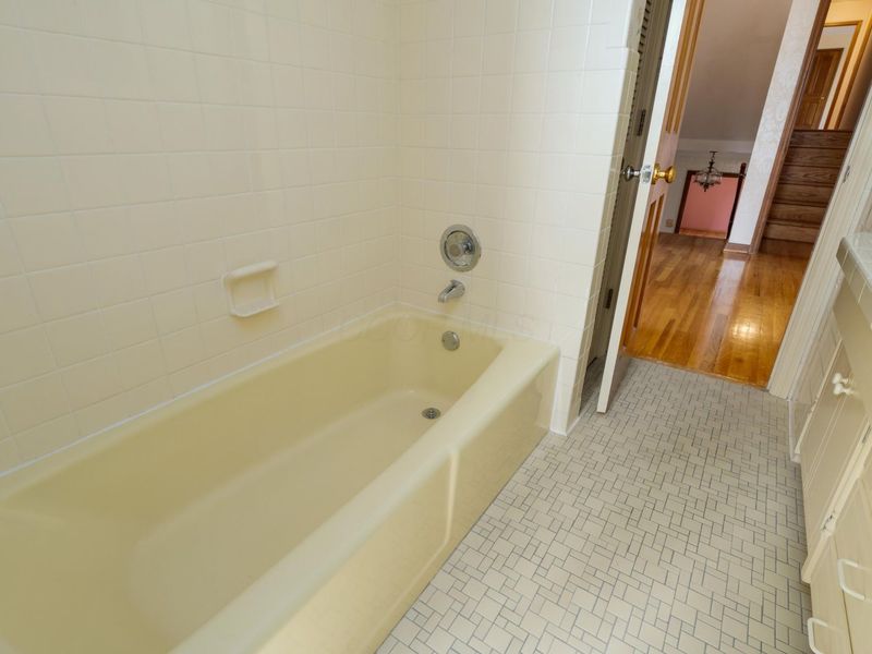 4360 Woodhall Road , Columbus, OH 43220 Photo 30