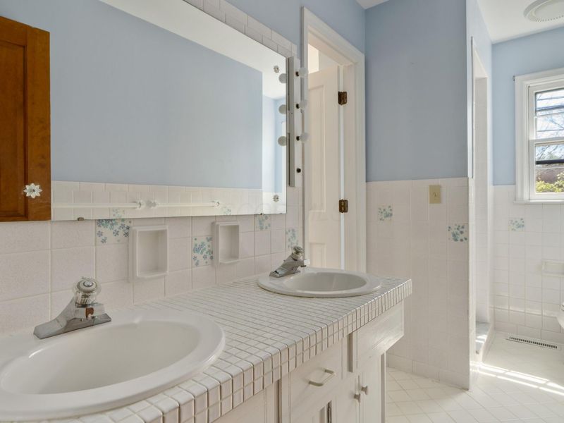 4360 Woodhall Road , Columbus, OH 43220 Photo 31