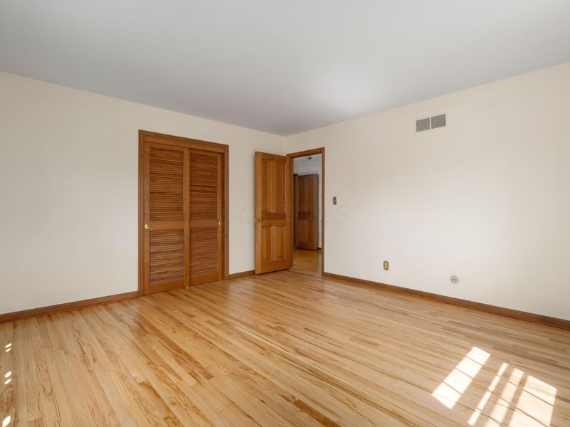 4360 Woodhall Road , Columbus, OH 43220 Photo 38