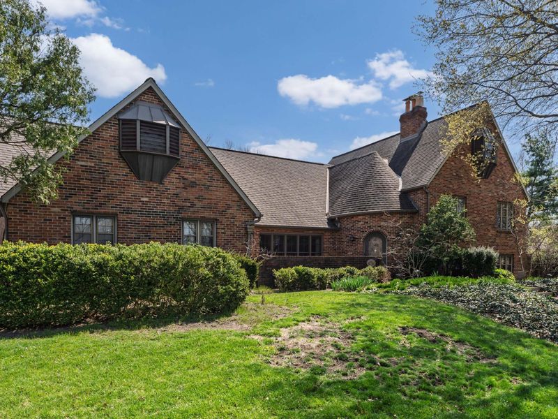 4360 Woodhall Road , Columbus, OH 43220 Photo 4