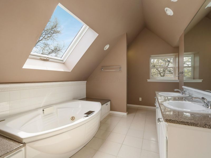 4360 Woodhall Road , Columbus, OH 43220 Photo 48