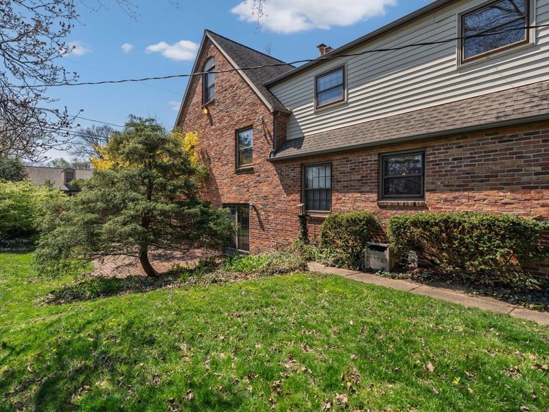 4360 Woodhall Road , Columbus, OH 43220 Photo 52