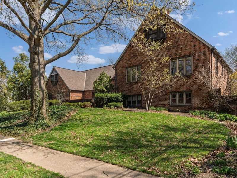 4360 Woodhall Road , Columbus, OH 43220 Photo 6