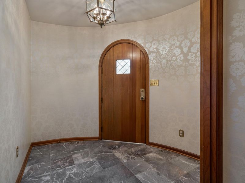 4360 Woodhall Road , Columbus, OH 43220 Photo 9