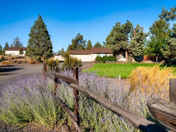 6563 NW Homestead Way, Redmond, OR 97756