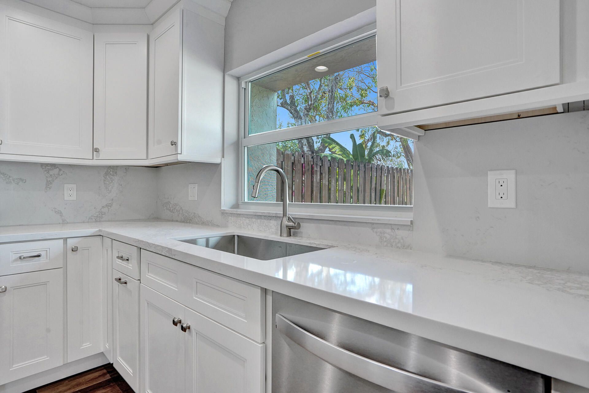 9821 NW 5th Place, Plantation, FL 33324 Photo