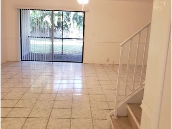 10985 Royal Palm Boulevard, Unit 10, Coral Springs, FL 33065