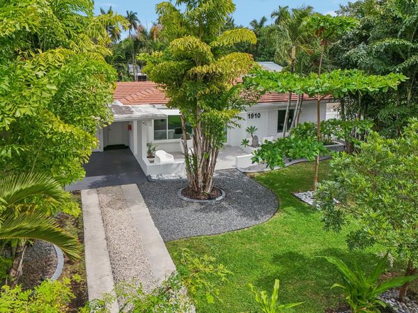 1910 NE 17th Terrace, Fort Lauderdale, FL 33305