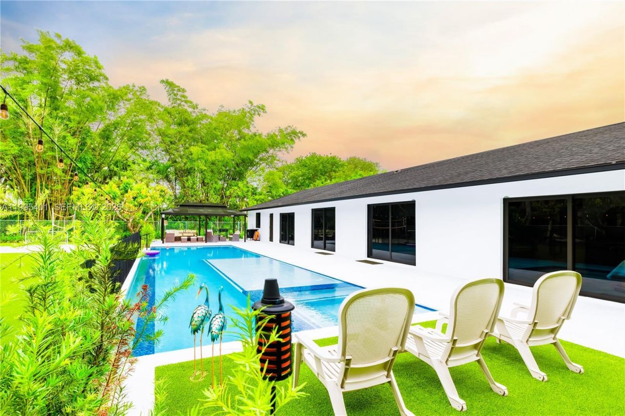 18840 SW 218th St, Miami, FL 33170 Photo