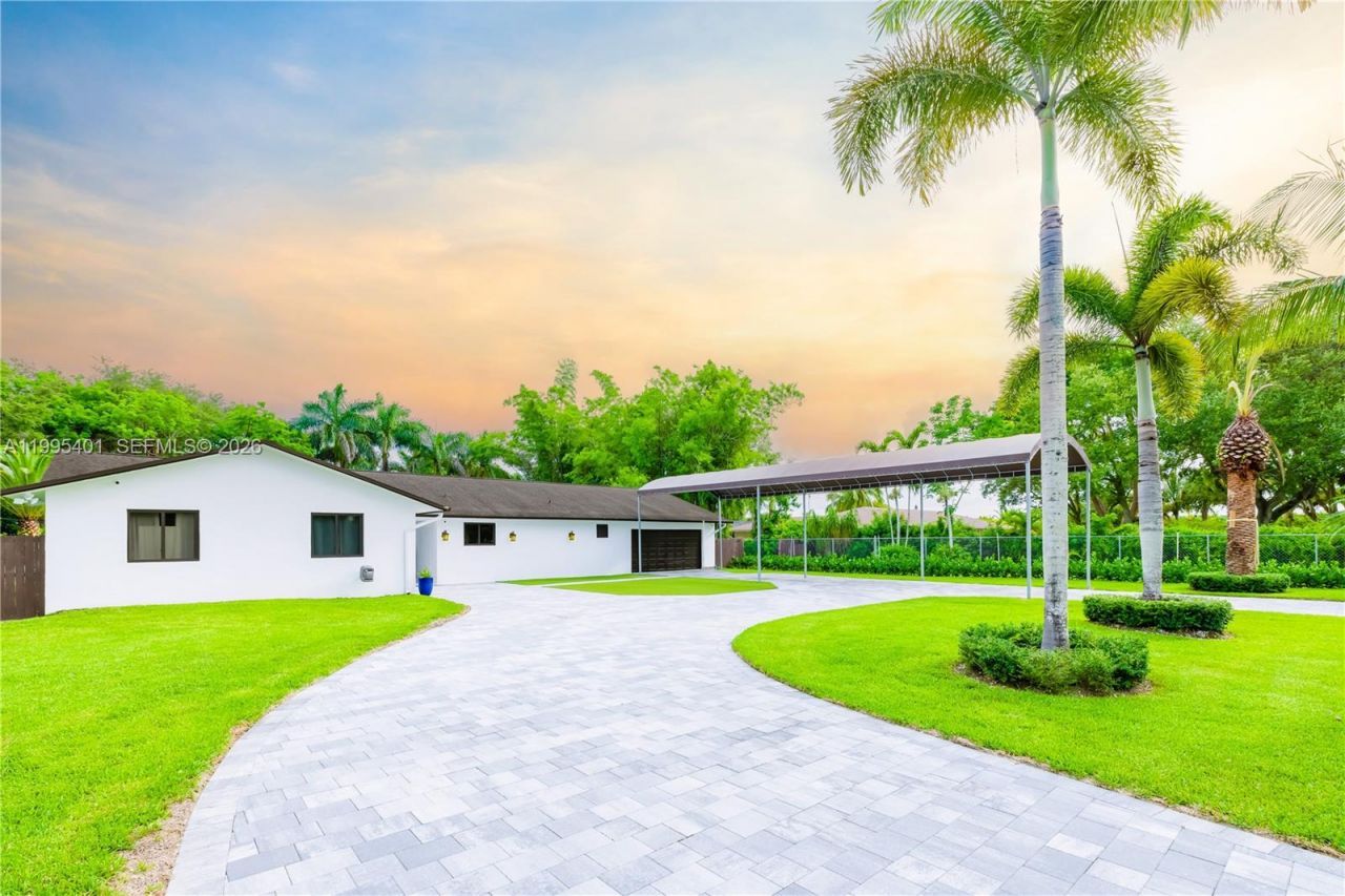 18840 SW 218th St, Miami, FL 33170 Photo