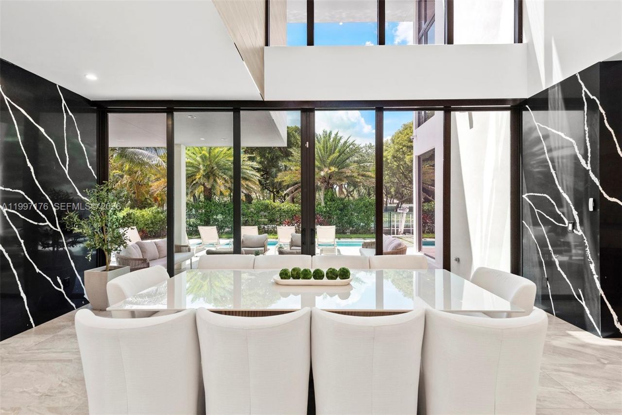 521 Holiday Dr, Hallandale Beach, FL 33009 Photo