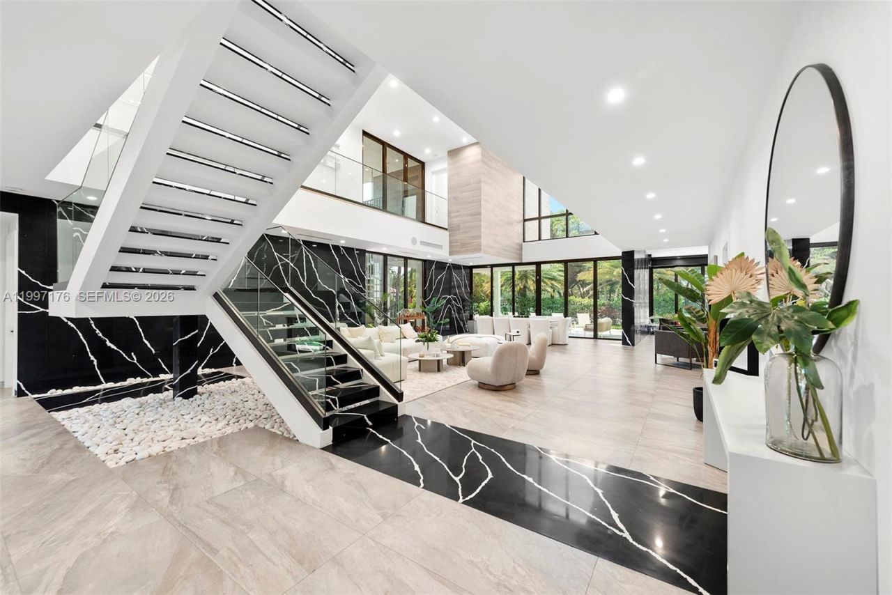 521 Holiday Dr, Hallandale Beach, FL 33009 Photo