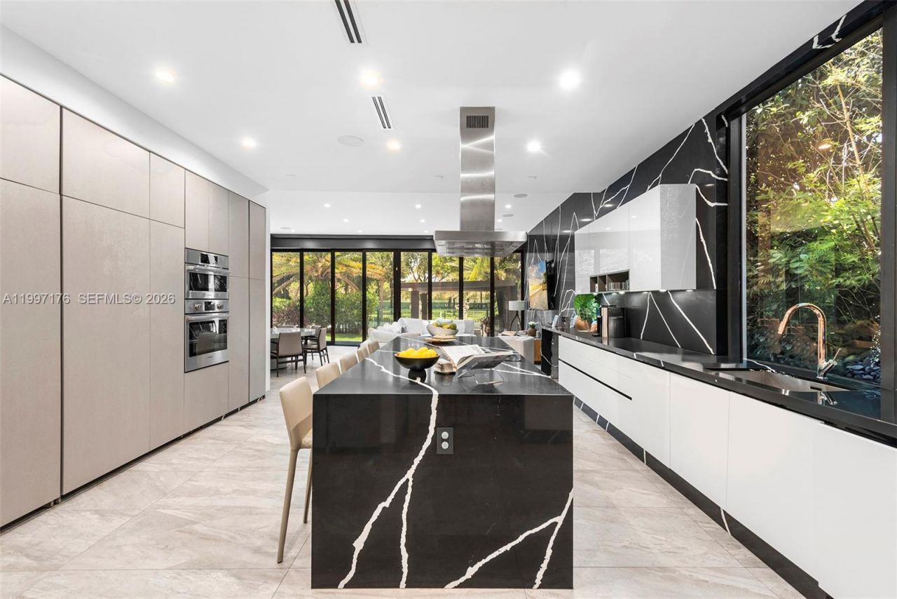 521 Holiday Dr, Hallandale Beach, FL 33009 Photo