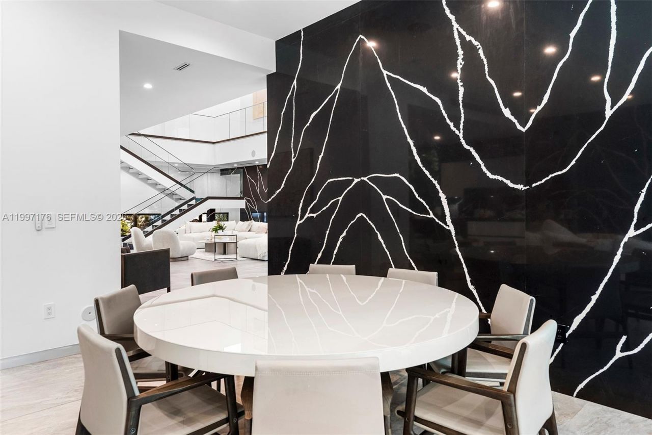 521 Holiday Dr, Hallandale Beach, FL 33009 Photo