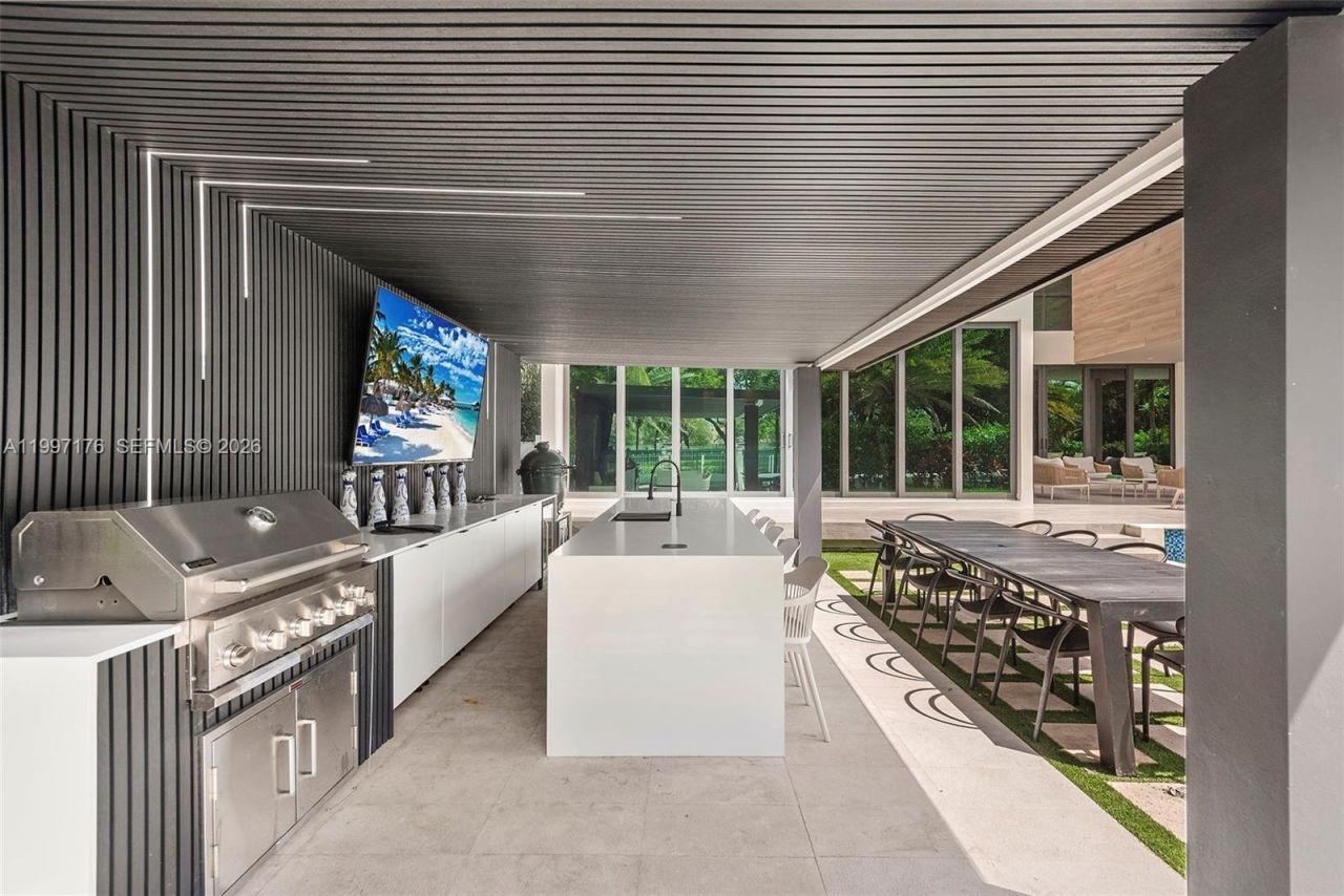 521 Holiday Dr, Hallandale Beach, FL 33009 Photo