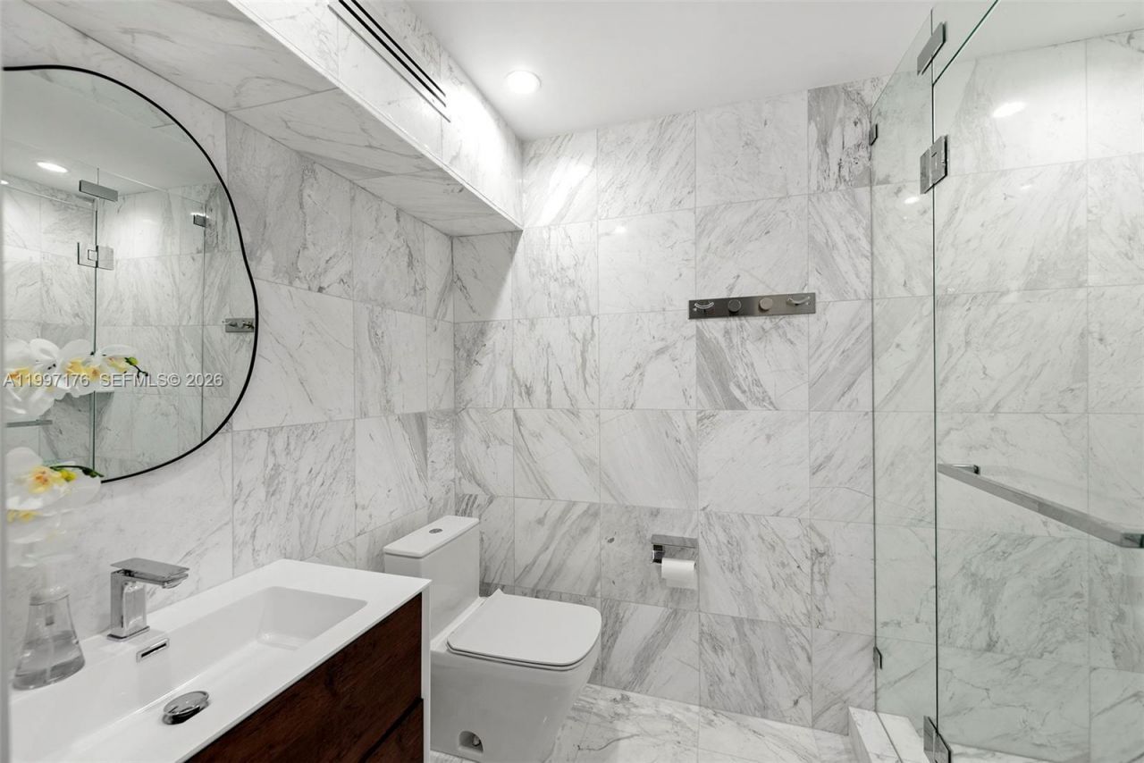 521 Holiday Dr, Hallandale Beach, FL 33009 Photo