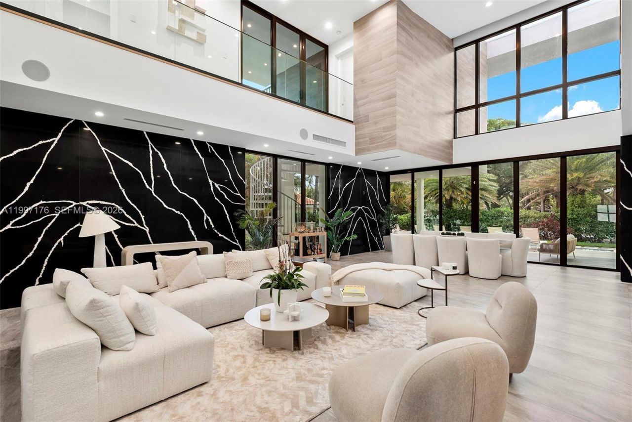 521 Holiday Dr, Hallandale Beach, FL 33009 Photo