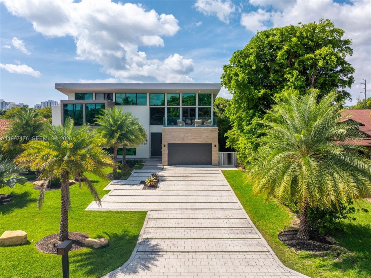 521 Holiday Dr, Hallandale Beach, FL 33009 Photo