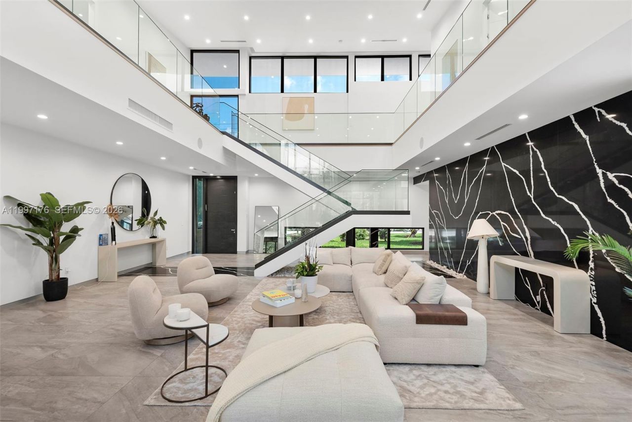 521 Holiday Dr, Hallandale Beach, FL 33009 Photo