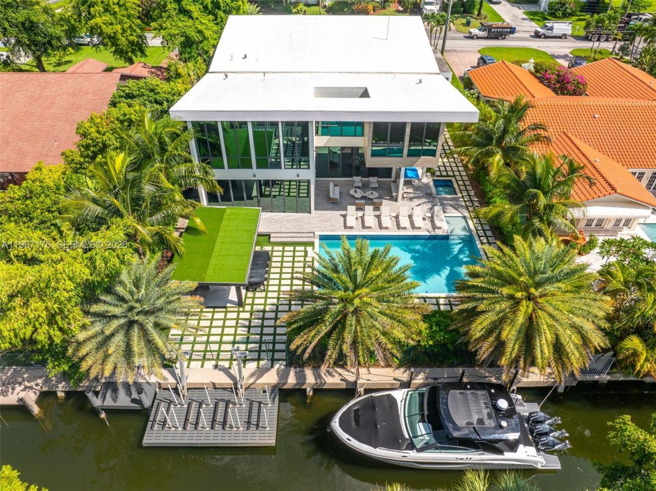 521 Holiday Dr, Hallandale Beach, FL 33009 Photo