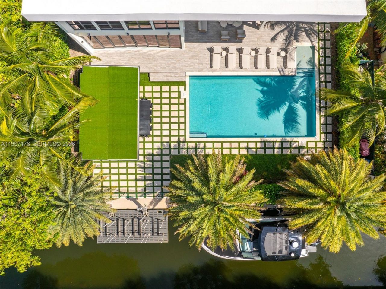 521 Holiday Dr, Hallandale Beach, FL 33009 Photo