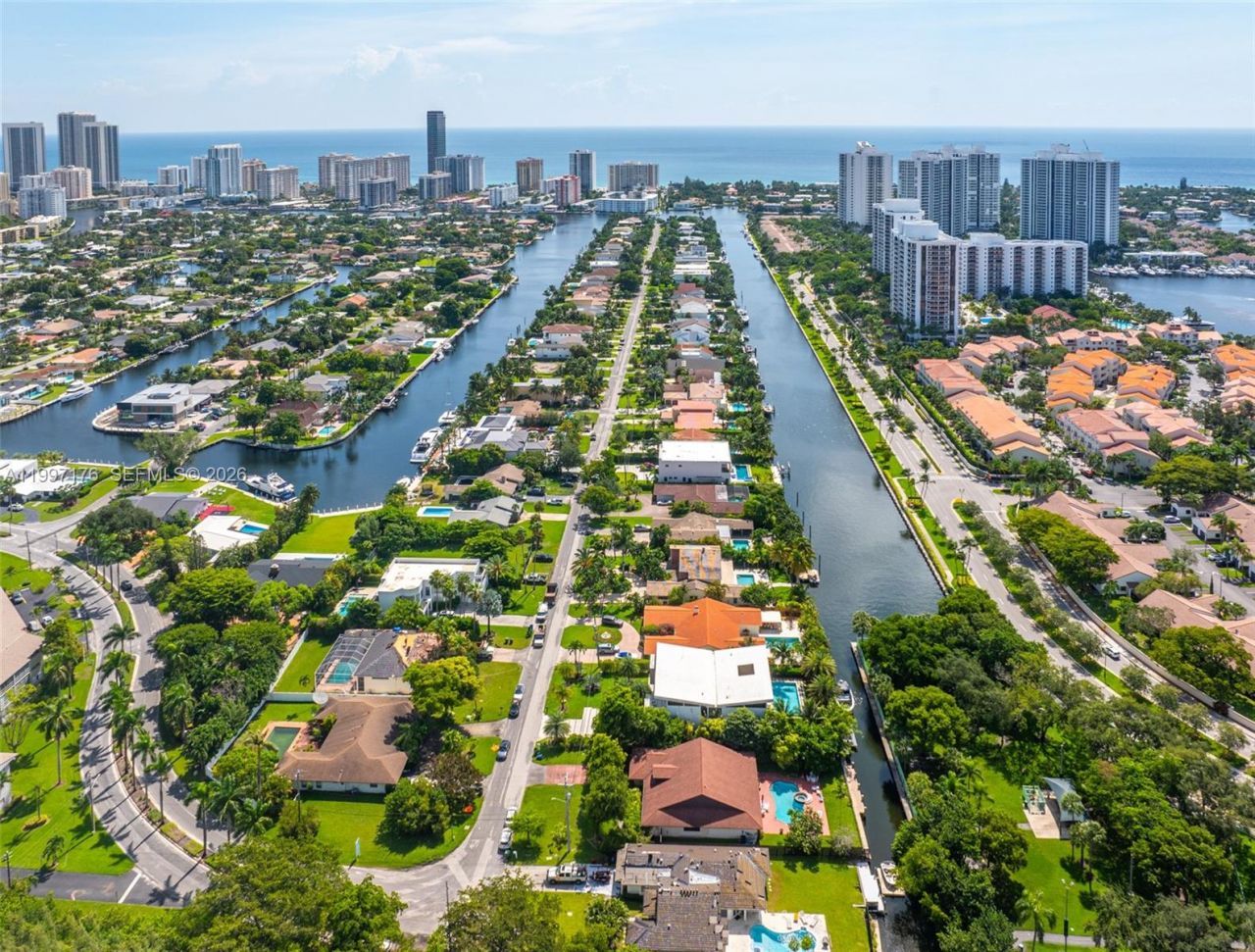 521 Holiday Dr, Hallandale Beach, FL 33009 Photo