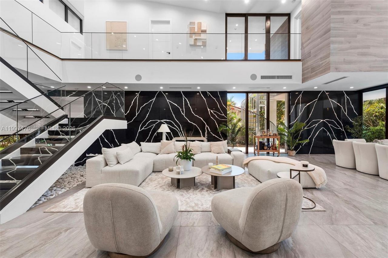 521 Holiday Dr, Hallandale Beach, FL 33009 Photo