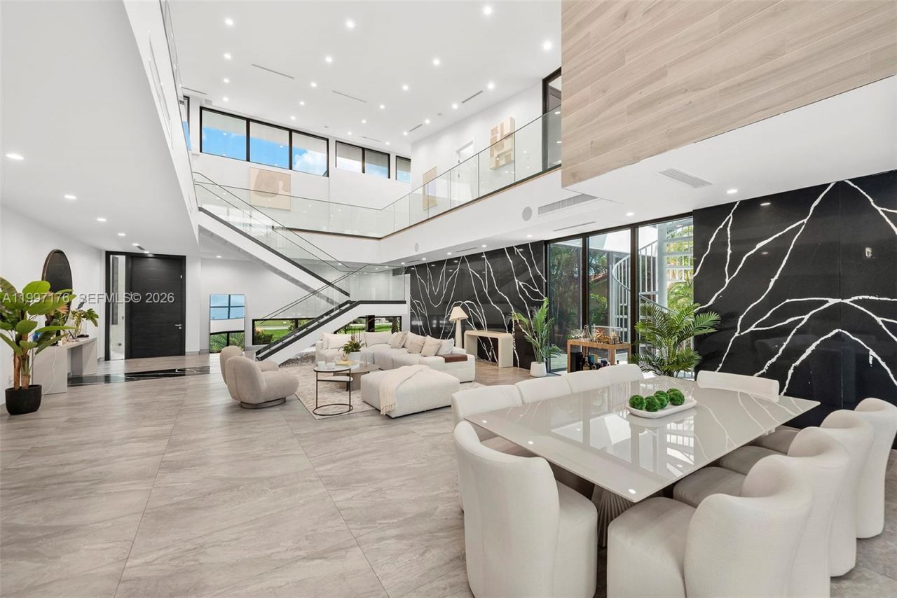 521 Holiday Dr, Hallandale Beach, FL 33009 Photo