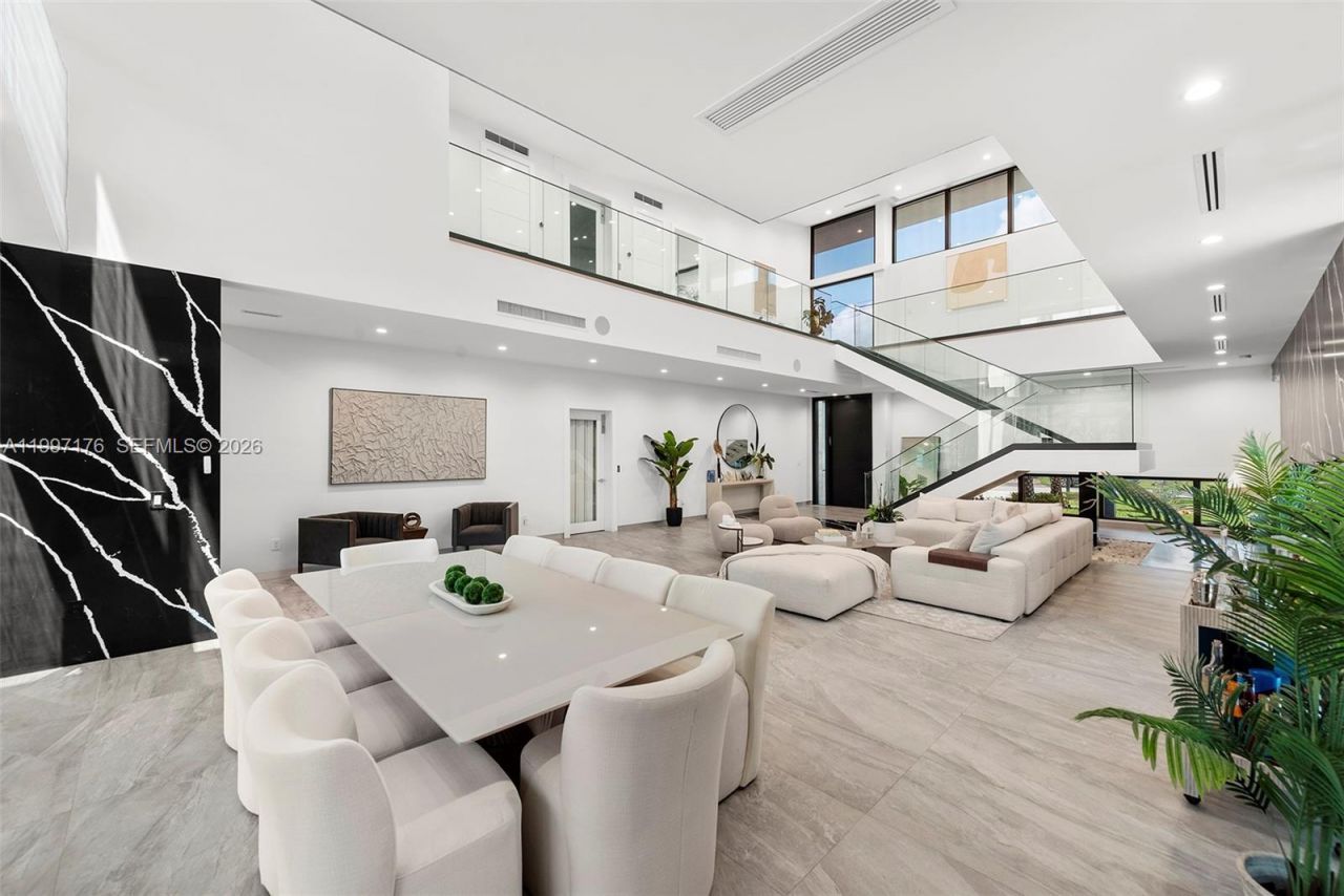 521 Holiday Dr, Hallandale Beach, FL 33009 Photo