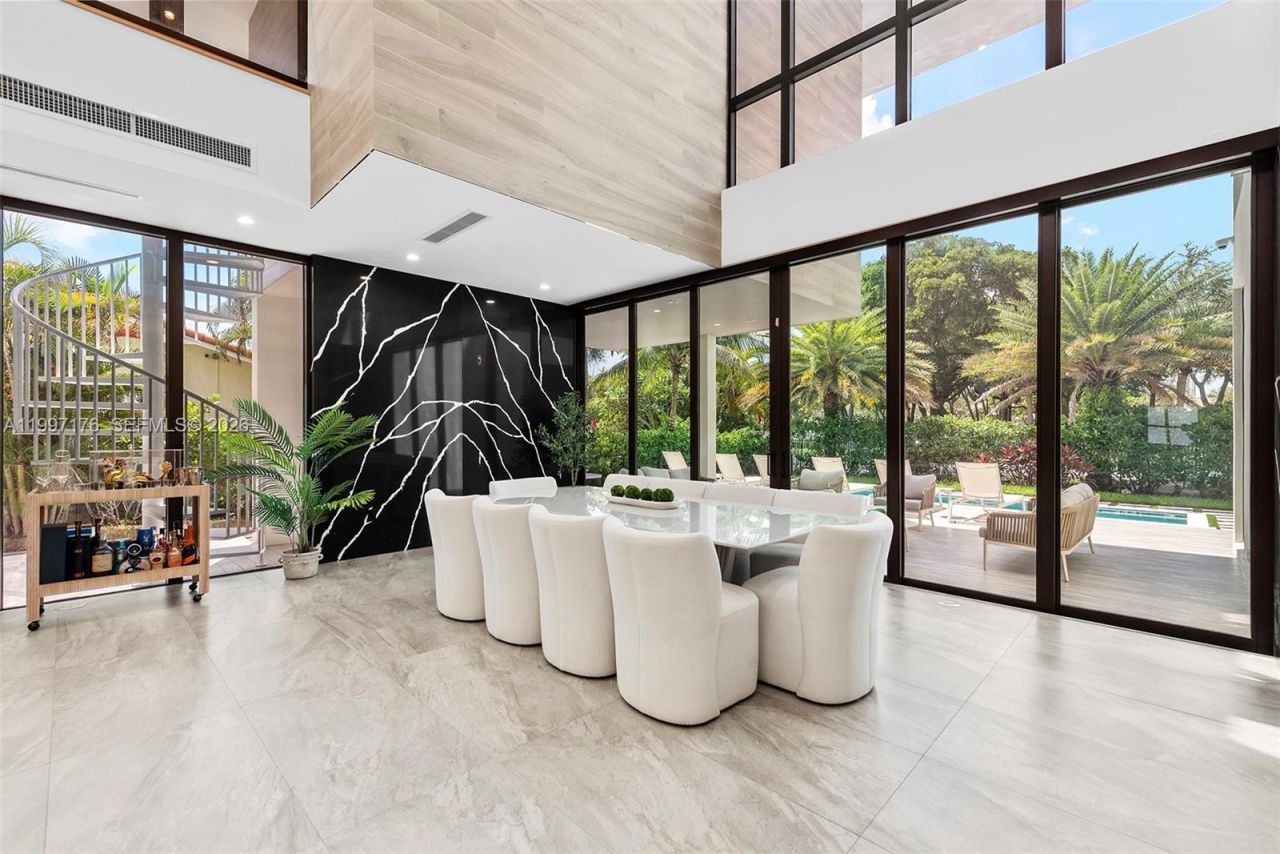 521 Holiday Dr, Hallandale Beach, FL 33009 Photo