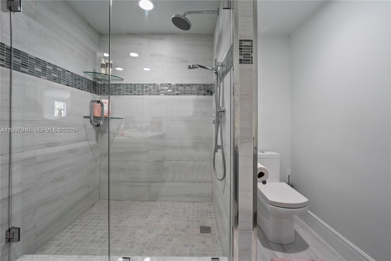 3155 NE 184th St, Unit 8302, Aventura, FL 33160 Photo