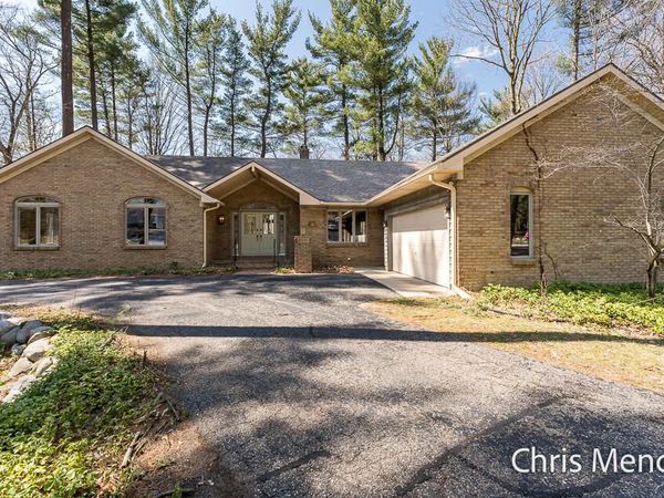 3140 Riverwoods Drive NE, Rockford, MI 49341