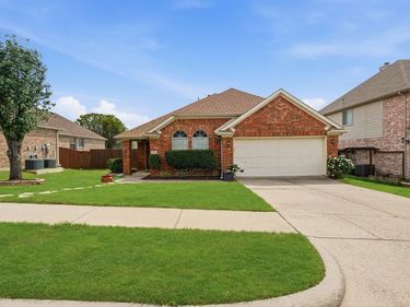 5504 Thornberry Drive, Fort Worth, TX 76137