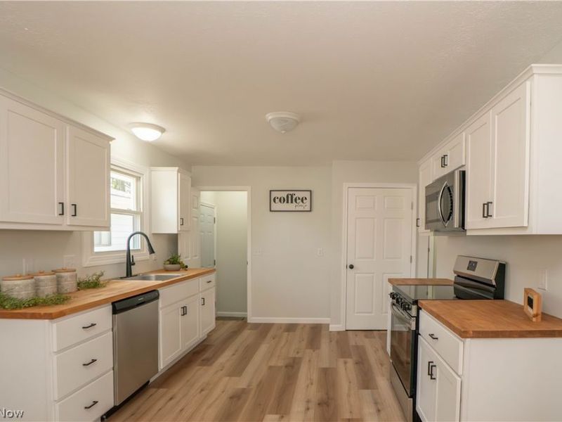 270 High Grove Boulevard, Akron, OH 44312 Photo 10