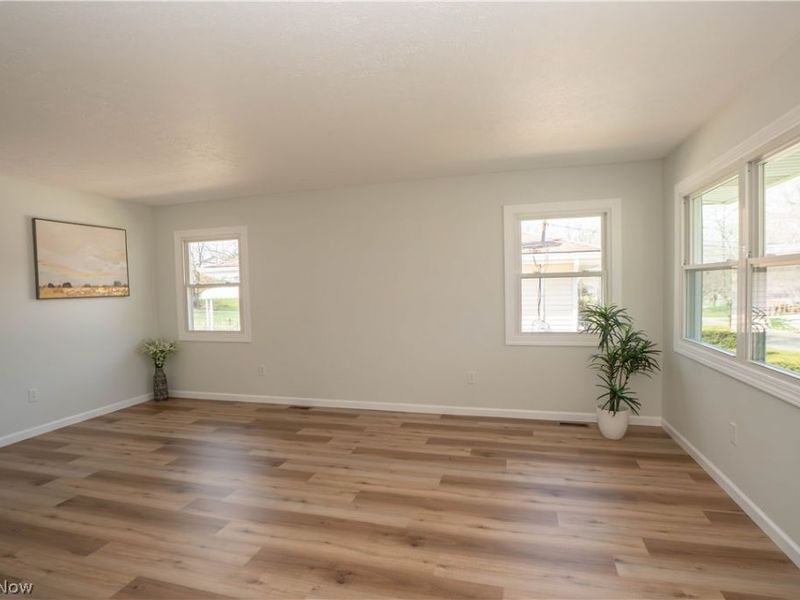 270 High Grove Boulevard, Akron, OH 44312 Photo 3