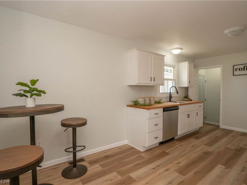 270 High Grove Boulevard, Akron, OH 44312 Photo 6