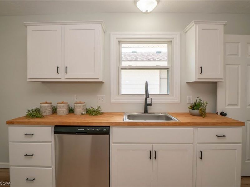 270 High Grove Boulevard, Akron, OH 44312 Photo 9