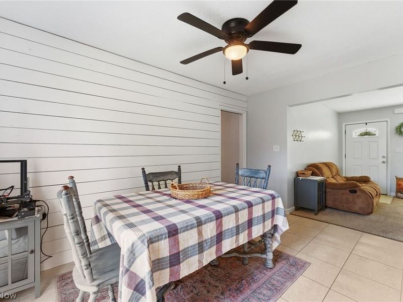 888 Orchard Avenue, Barberton, OH 44203 Photo 10