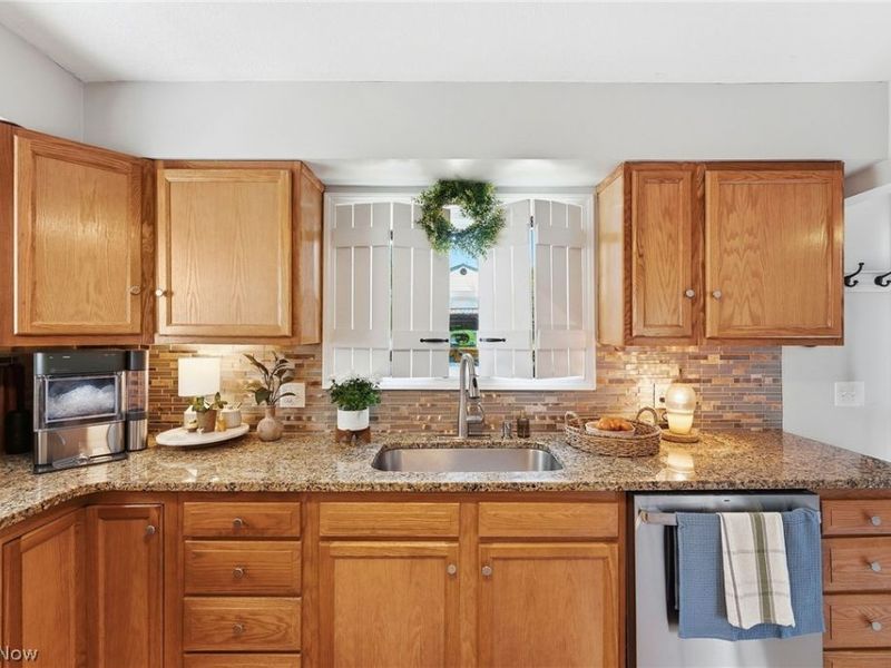 888 Orchard Avenue, Barberton, OH 44203 Photo 13