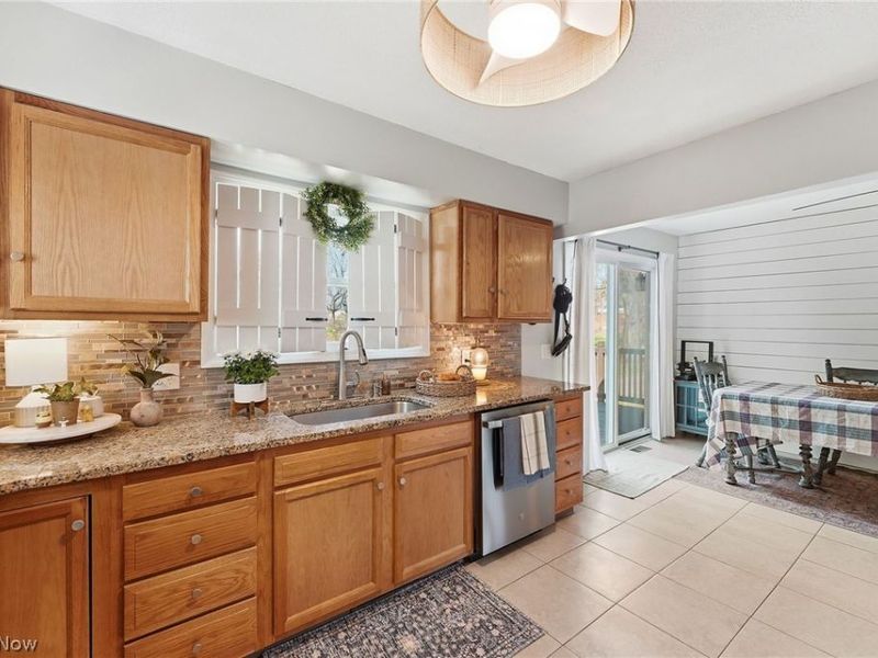 888 Orchard Avenue, Barberton, OH 44203 Photo 16