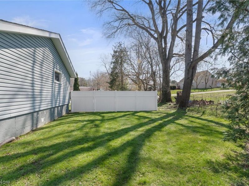 888 Orchard Avenue, Barberton, OH 44203 Photo 28